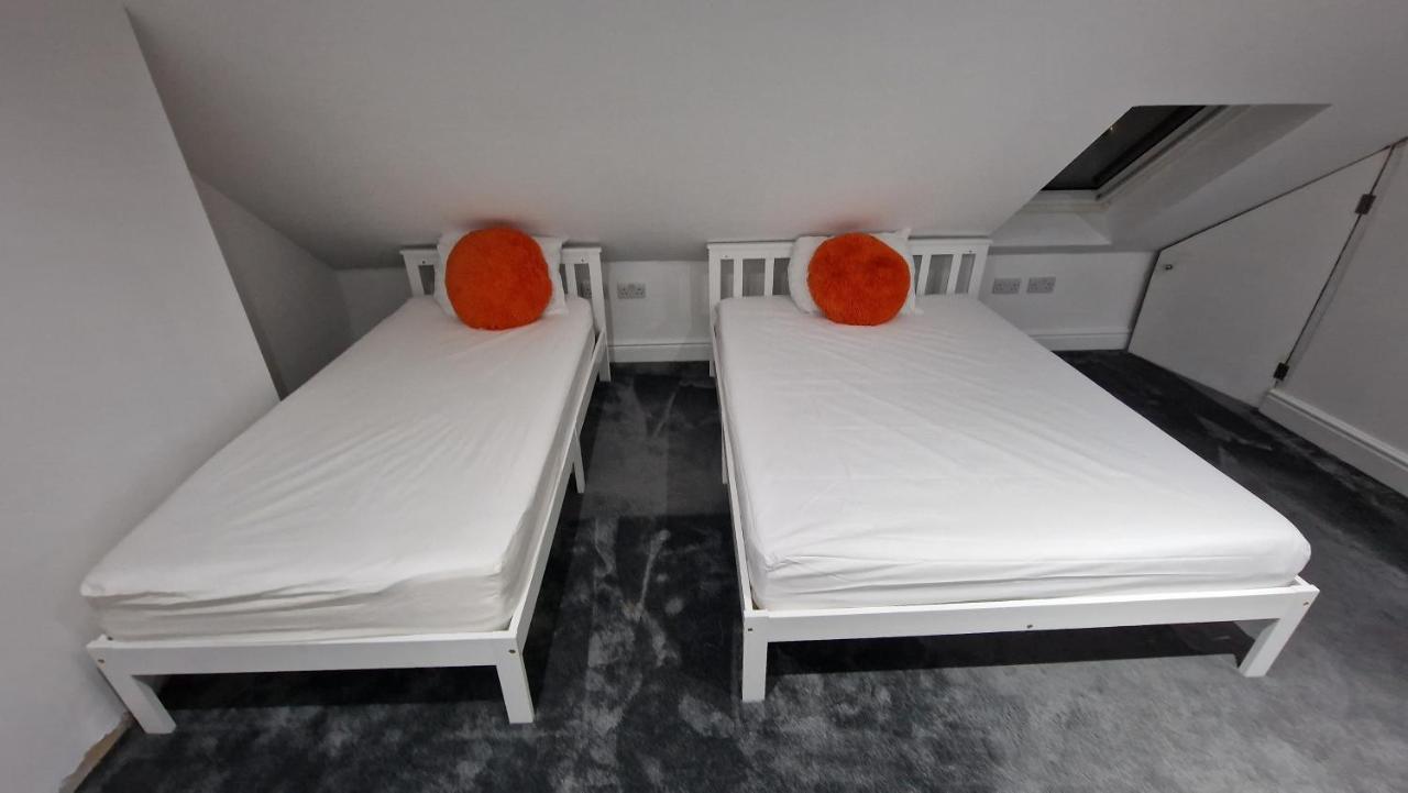 Comfort Sleep - Rooms With Shared Facilities Windsor Exterior foto