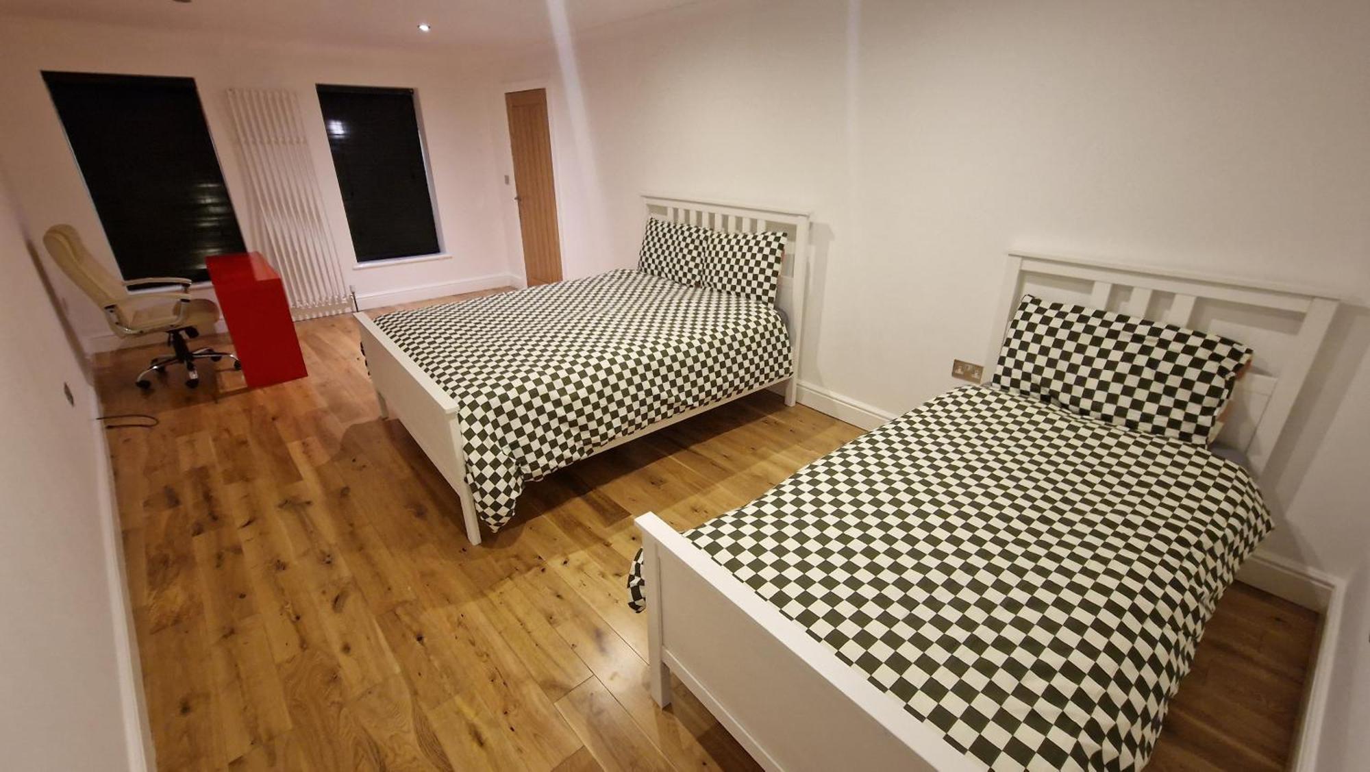 Comfort Sleep - Rooms With Shared Facilities Windsor Exterior foto